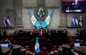 : El Presidente de la República, Alejandro Giammattei, durante la plenaria del 18 de marzo. Congreso